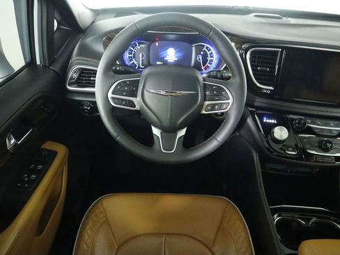 Used 2022 Chrysler Pacifica Pinnacle image 10