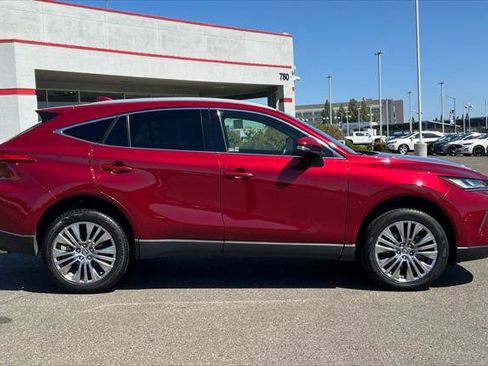 Certified 2022 Toyota Venza XLE AWD/4WD image 6