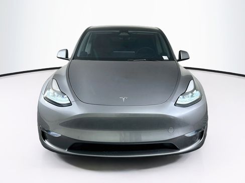 Used 2024 Tesla Model Y Long Range AWD/4WD image 2