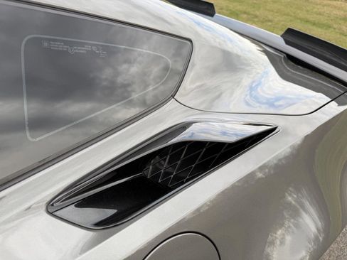 Used 2015 Chevrolet Corvette Z06 w/ 3LZ Preferred Equipment Group image 17