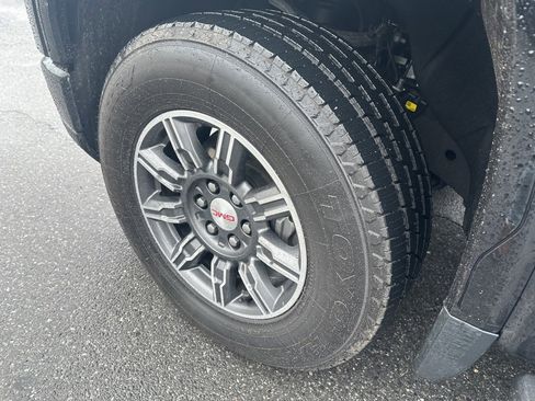 Used 2024 GMC Sierra 1500 AT4 w/ Technology Package image 9