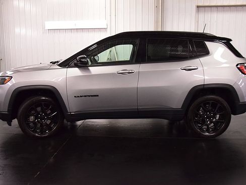 Used 2023 Jeep Compass Latitude w/ Convenience Group AWD/4WD image 4