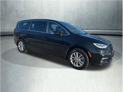 New 2026 Chrysler Pacifica Select