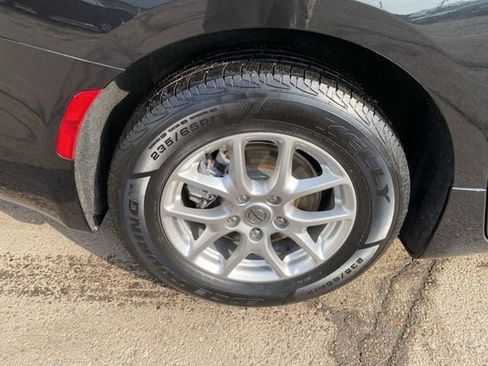 Used 2023 Chrysler Pacifica Touring-L image 13