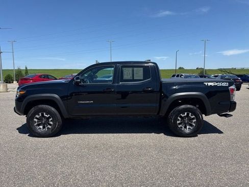 Used 2020 Toyota Tacoma TRD Off-Road w/ TRD Premium Off Road Package AWD/4WD image 6