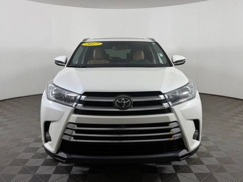 Used 2017 Toyota Highlander Limited AWD/4WD image 2