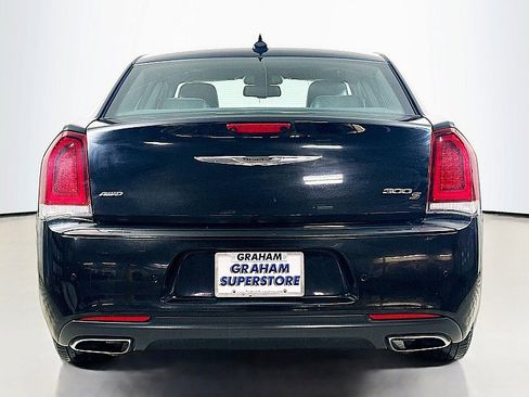 Used 2017 Chrysler 300 S w/ 300S Premium Group image 6