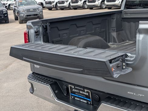 Certified 2022 GMC Sierra 1500 SLT w/ SLT Premium Plus Package AWD/4WD image 33