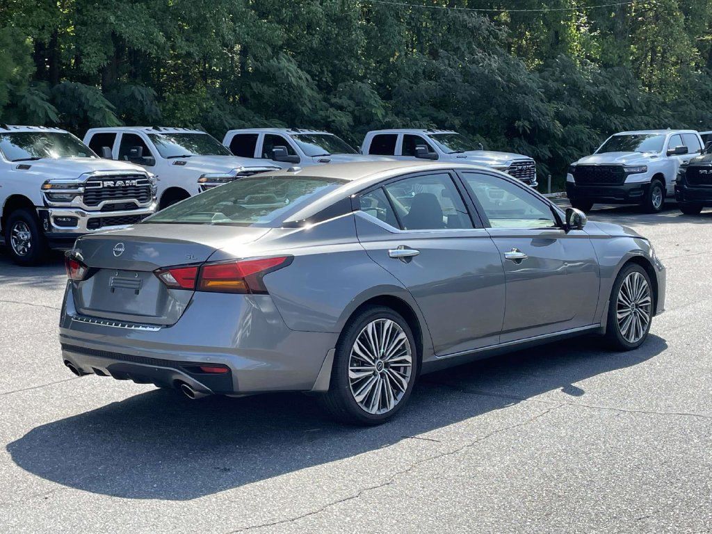 Used 2023 Nissan Altima 2.5 SL FWD image 8