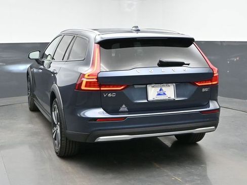 Used 2025 Volvo V60 B5 Cross Country Plus AWD/4WD image 8