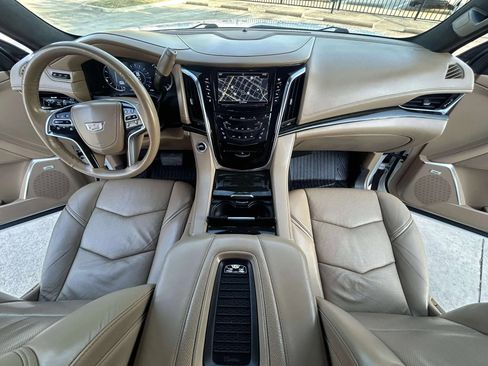 Used 2018 Cadillac Escalade ESV Platinum image 10