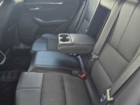 Used 2014 Chevrolet Impala LT w/ Convenience Package FWD image 12