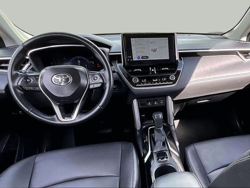 Used 2025 Toyota Corolla Cross XLE FWD image 16