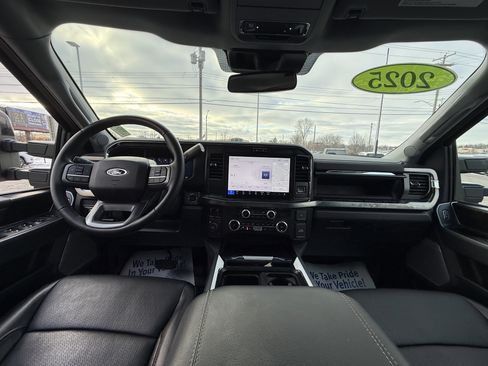 Used 2025 Ford F450 Lariat w/ FX4 Off-Road Package image 15