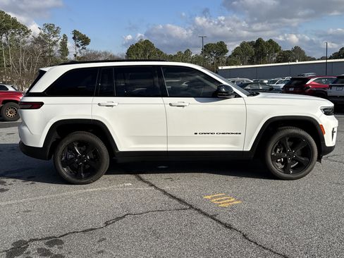 New 2025 Jeep Grand Cherokee Limited w/ Black Appearance Package image 2