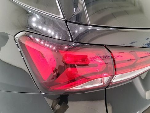 Used 2023 Chevrolet Equinox LT image 11