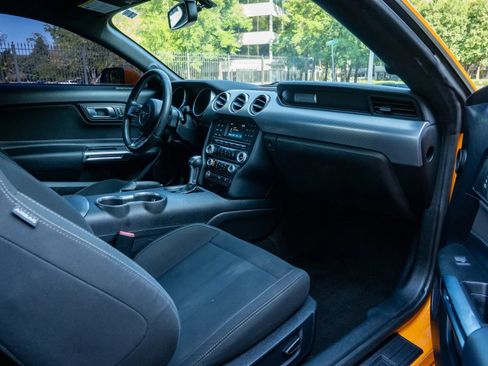Used 2018 Ford Mustang GT RWD image 13