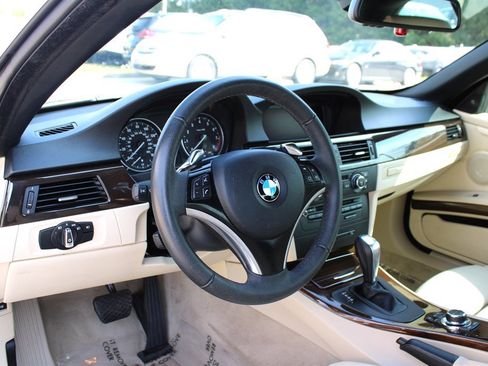 Used 2009 BMW 335i Convertible image 22