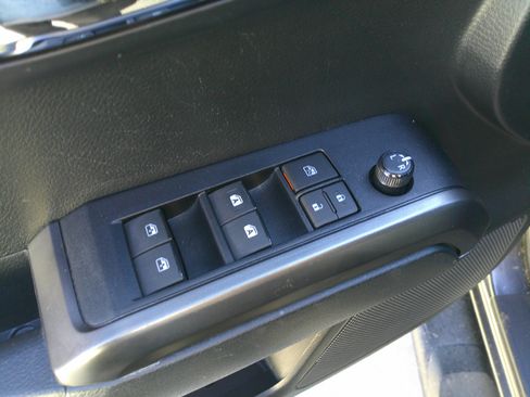 Used 2019 Toyota Tacoma TRD Off-Road w/ Exterior Package image 18