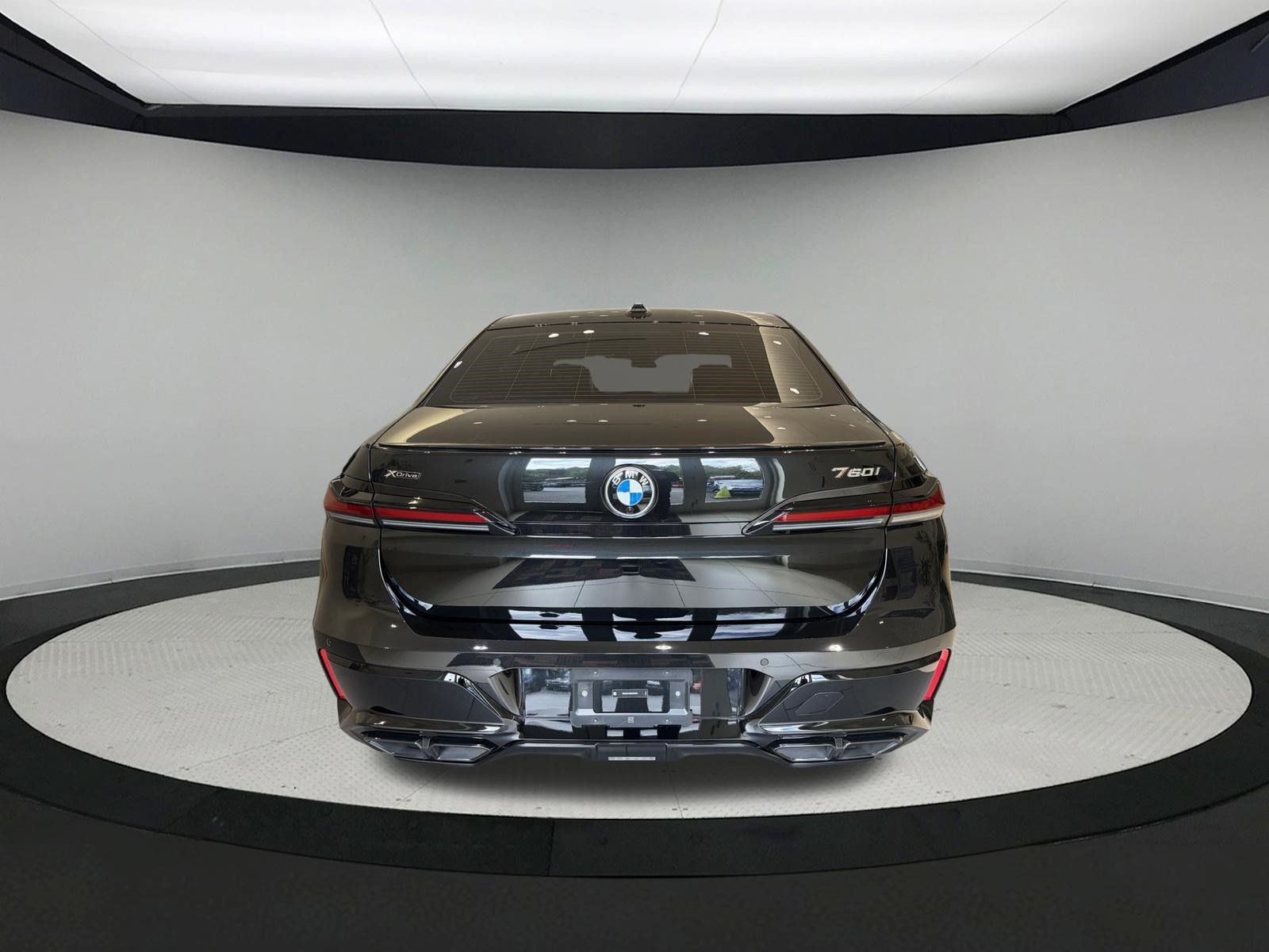 Certified 2025 BMW 760i xDrive w/ Executive Package AWD/4WD image 7