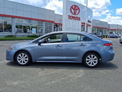 Used 2025 Toyota Corolla LE FWD image 4