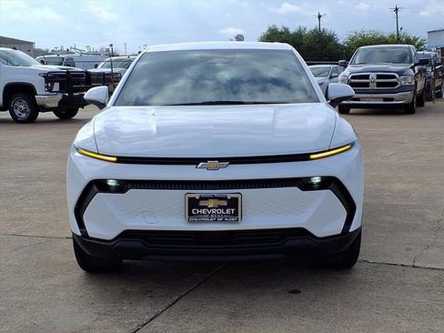 New 2026 Chevrolet Equinox EV LT image 2