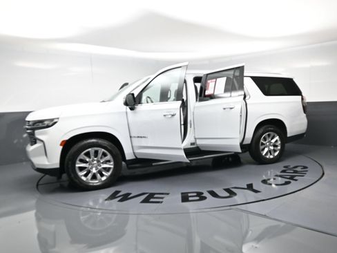 Used 2022 Chevrolet Suburban Premier RWD image 21