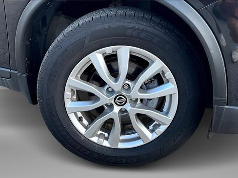 Used 2020 Nissan Rogue SV image 9