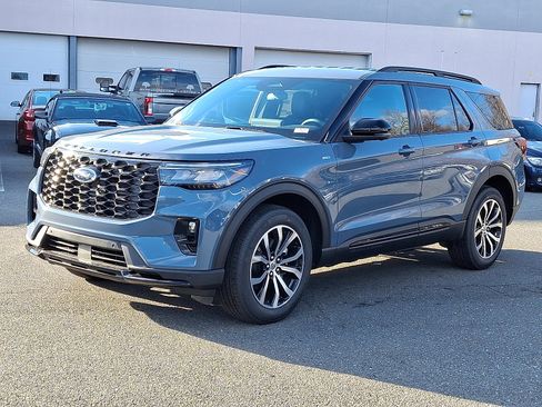 New 2026 Ford Explorer ST-Line image 3