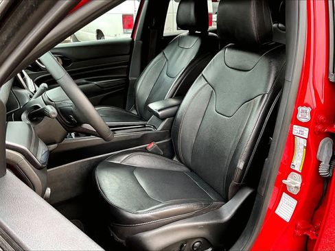 Used 2023 Jeep Compass Limited image 14