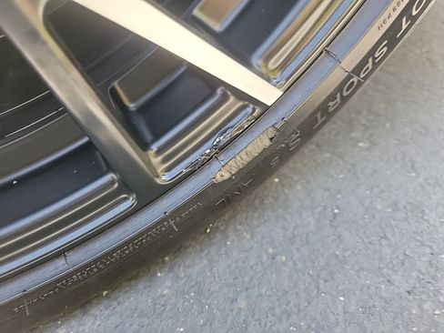 Used 2024 Aston Martin DB12 Convertible RWD image 10