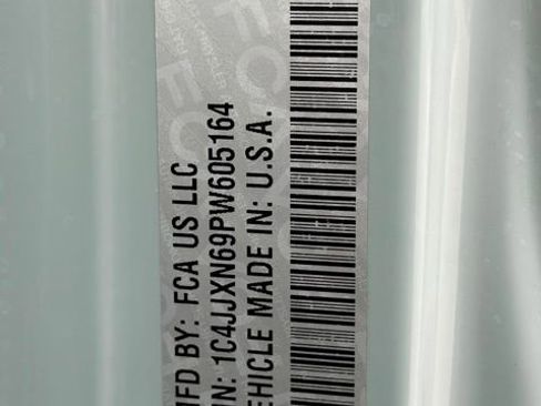 Used 2023 Jeep Wrangler Unlimited image 34