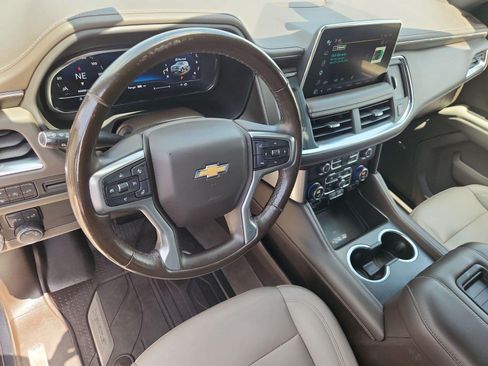 Used 2022 Chevrolet Suburban LT w/ Luxury Package RWD image 10