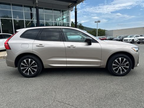 Used 2024 Volvo XC60 B5 Plus w/ Protection Package Premier AWD/4WD image 5