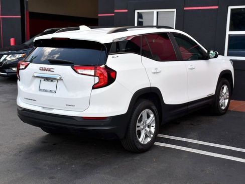 Used 2023 GMC Terrain SLE w/ Driver Convenience Package image 6