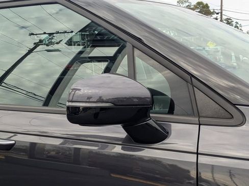 Used 2022 Kia Carnival EX image 12