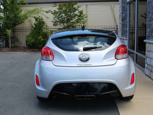 Used 2014 Hyundai Veloster w/ Style Package 02 FWD image 6