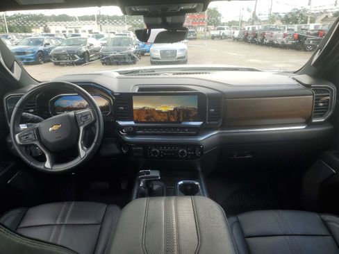 Used 2024 Chevrolet Silverado 1500 High Country w/ Technology Package AWD/4WD image 10
