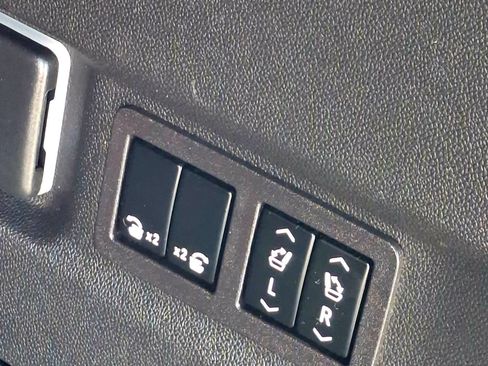 Used 2023 GMC Yukon XL Denali Ultimate AWD/4WD image 17
