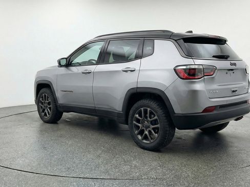 Used 2025 Jeep Compass Trailhawk image 6