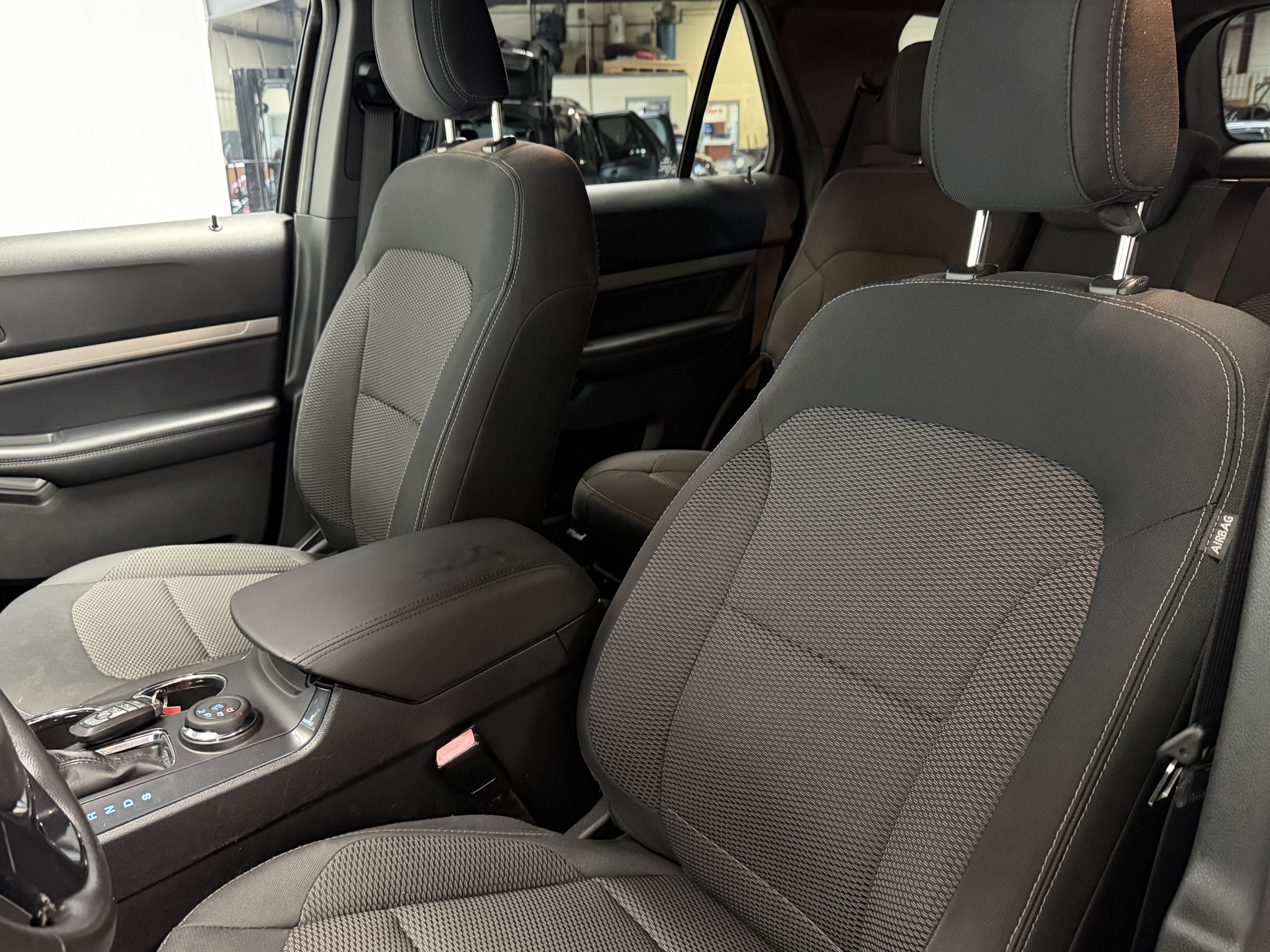 Used 2018 Ford Explorer XLT w/ Equipment Group 201A AWD/4WD image 18