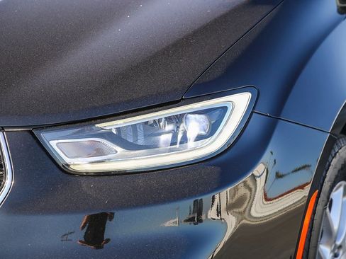 Certified 2024 Chrysler Pacifica Touring-L image 5