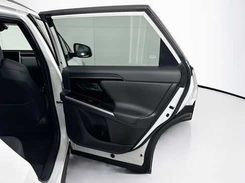 Used 2024 Toyota bZ4X XLE w/ Weather Package image 32