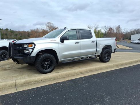 Used 2022 Chevrolet Silverado 1500 Custom Trail Boss w/ LPO, Dark Essentials Package image 3