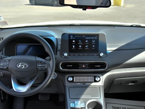 Used 2023 Hyundai Kona SE image 34