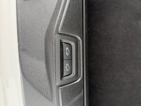 Used 2024 BMW X7 xDrive40i w/ Executive Package image 35