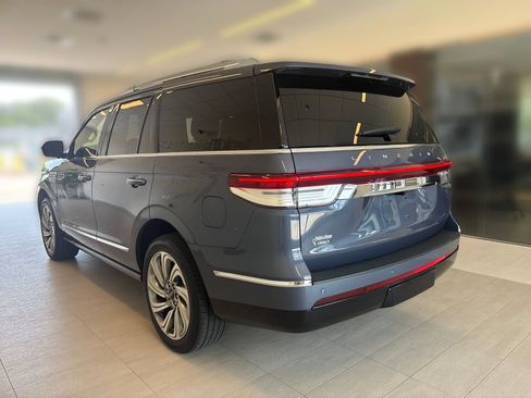 Certified 2022 Lincoln Navigator Reserve AWD/4WD image 3
