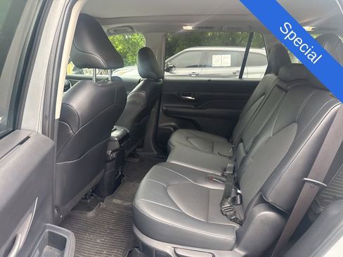 Used 2024 Toyota Grand Highlander XLE FWD image 8