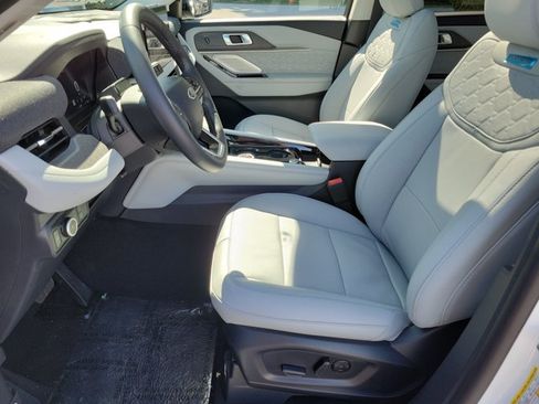 New 2026 Ford Explorer Platinum w/ LUX Leather Package AWD/4WD image 20