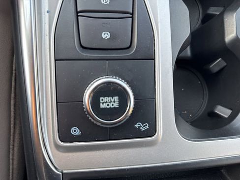 Used 2022 Ford Explorer XLT w/ Equipment Group 202A image 21